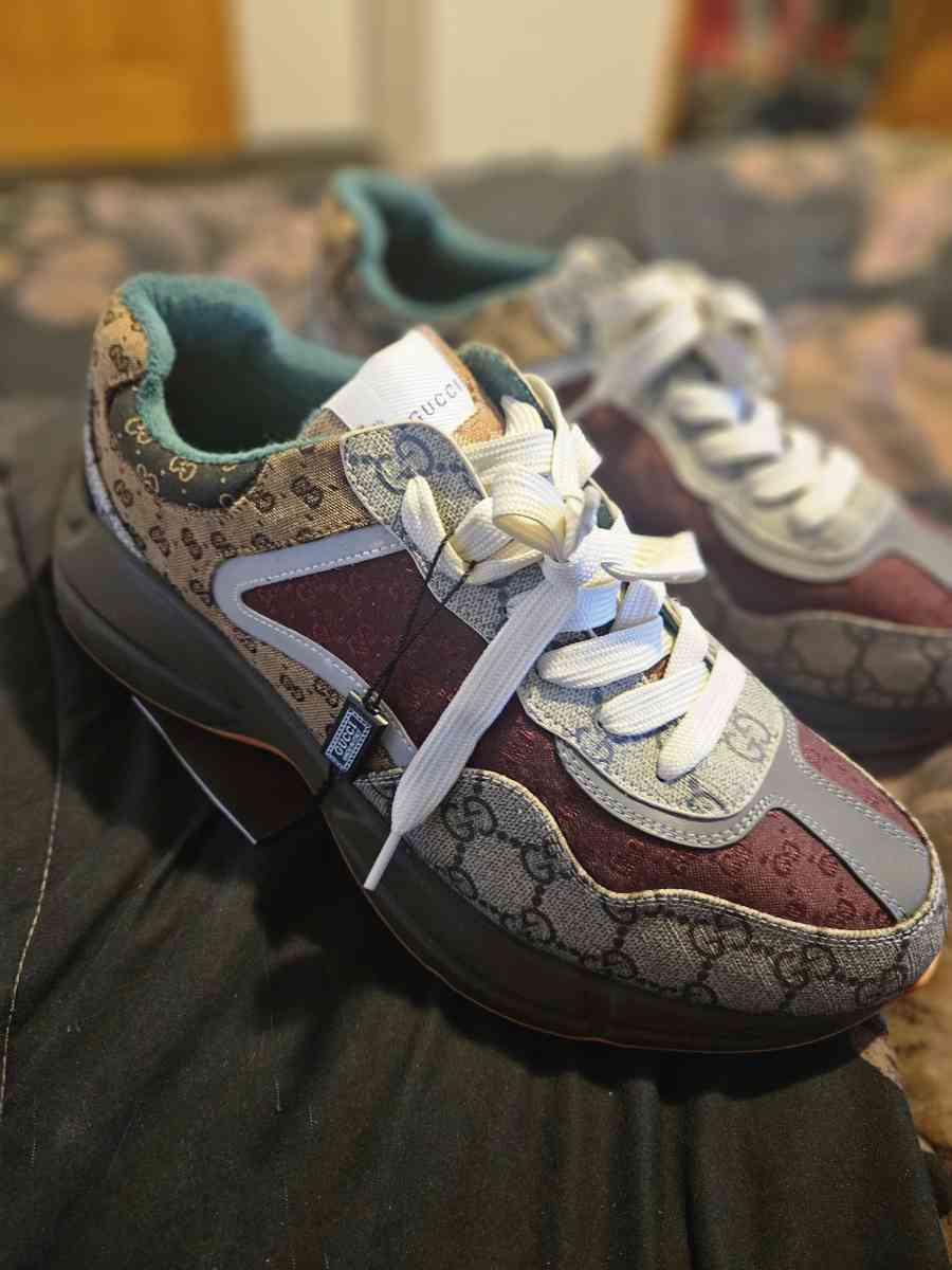 shoes 10 or 10 5 - Adamsville, Alabama