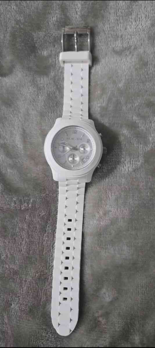 Michael Kors White Mk5292  Unisex Whatch Only Used Twice - Hialeah, Florida - FleaMarketBay