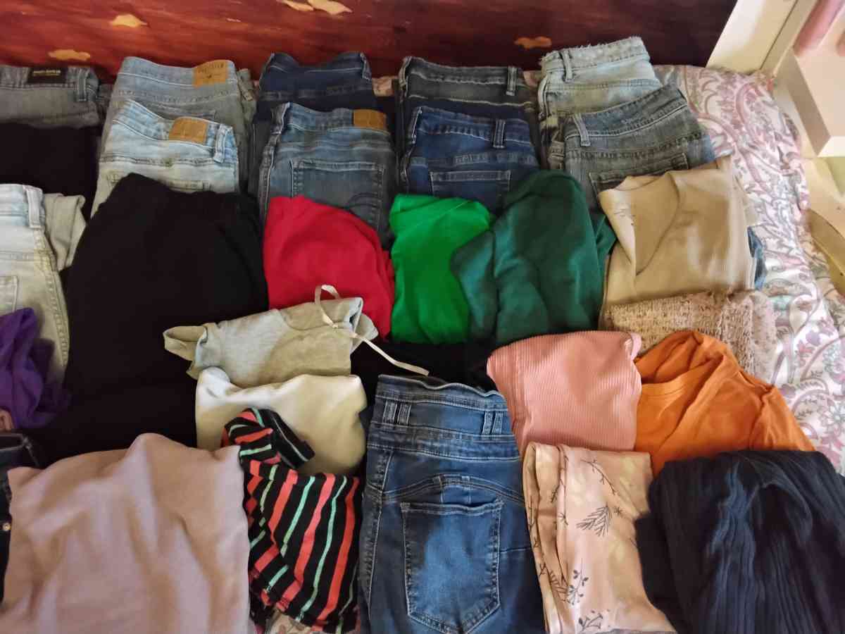 Everything - Pearblossom, California - FleaMarketBay