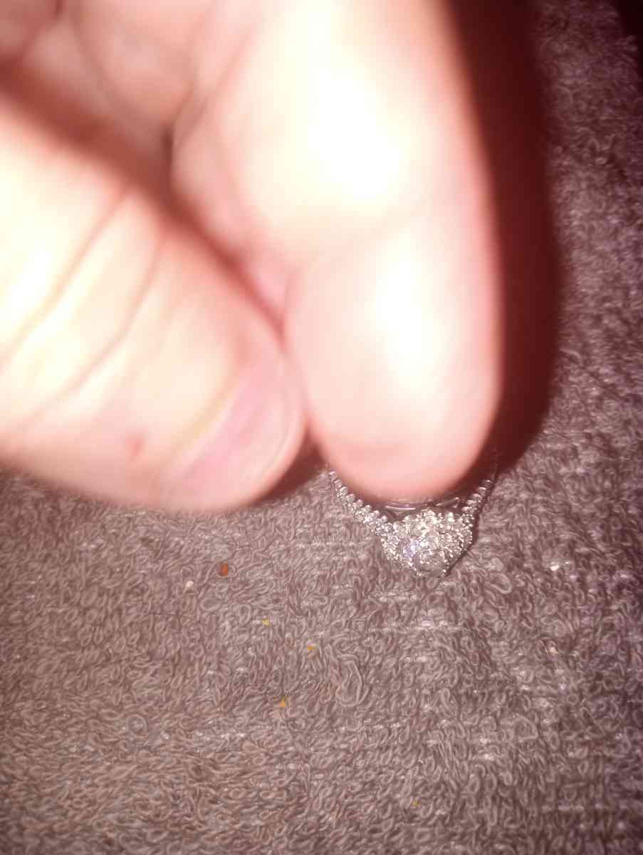 diamond wedding ring - Wallace, North Carolina - FleaMarketBay