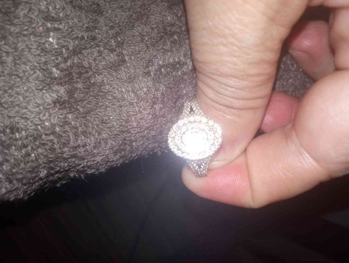 diamond wedding ring - Wallace, North Carolina - FleaMarketBay