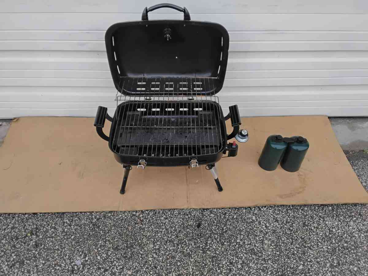 Black Portable Propane Gas Grill 2 Full Propane Tanks New - Williamstown, New Jersey - FleaMarketBay