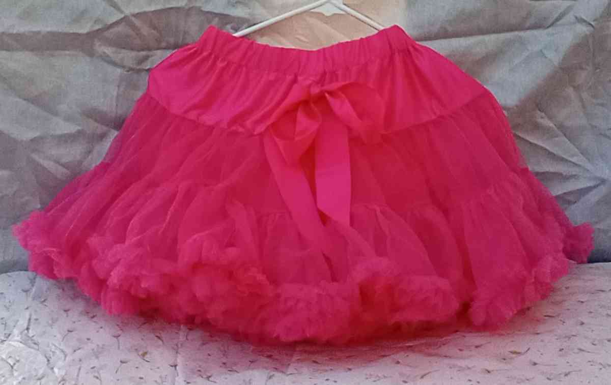 4 to 5yrs Hot Pink TuTu Pettiskirt EUC Button Cinchers - Dallas, Texas - FleaMarketBay