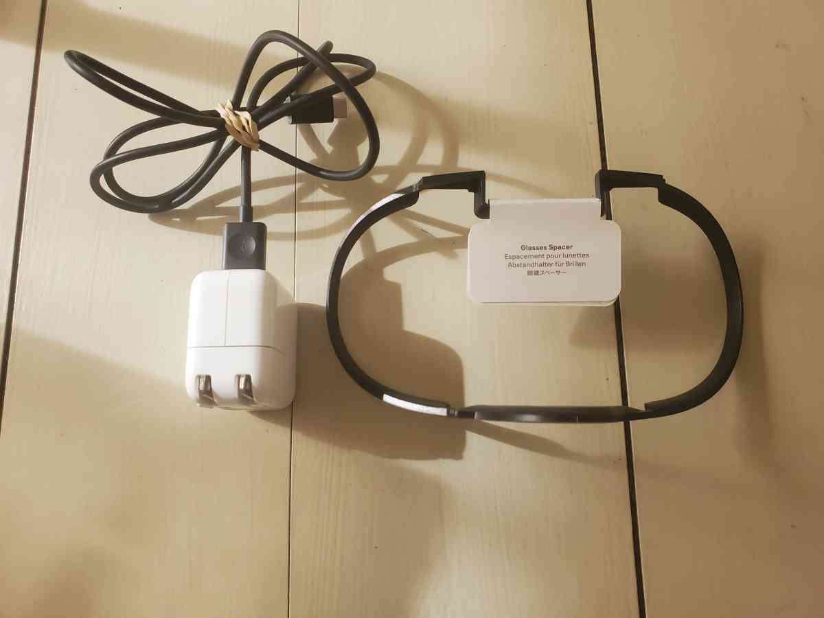 Meta  Oculus Quest 2 VR Headset Bundle  256GB  White  With A - Plano, Texas - FleaMarketBay