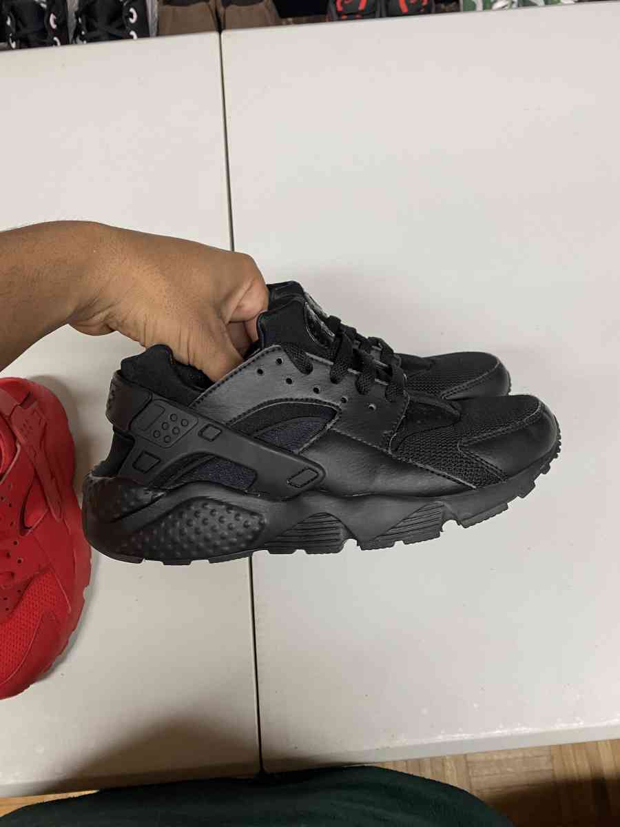 Nike Air Huarache Bundle Black And Red - Frederick, Maryland - FleaMarketBay