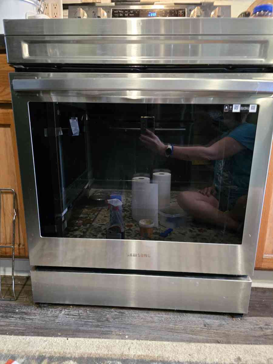 Samsung 30in Glass Top 5 Burners 63cu ft Stove Oven - Cuyahoga Falls, Ohio - FleaMarketBay