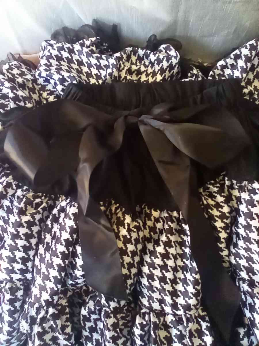 6yrs Houndstooth TuTu Pettiskirt EUC Button Cinchers - Dallas, Texas - FleaMarketBay