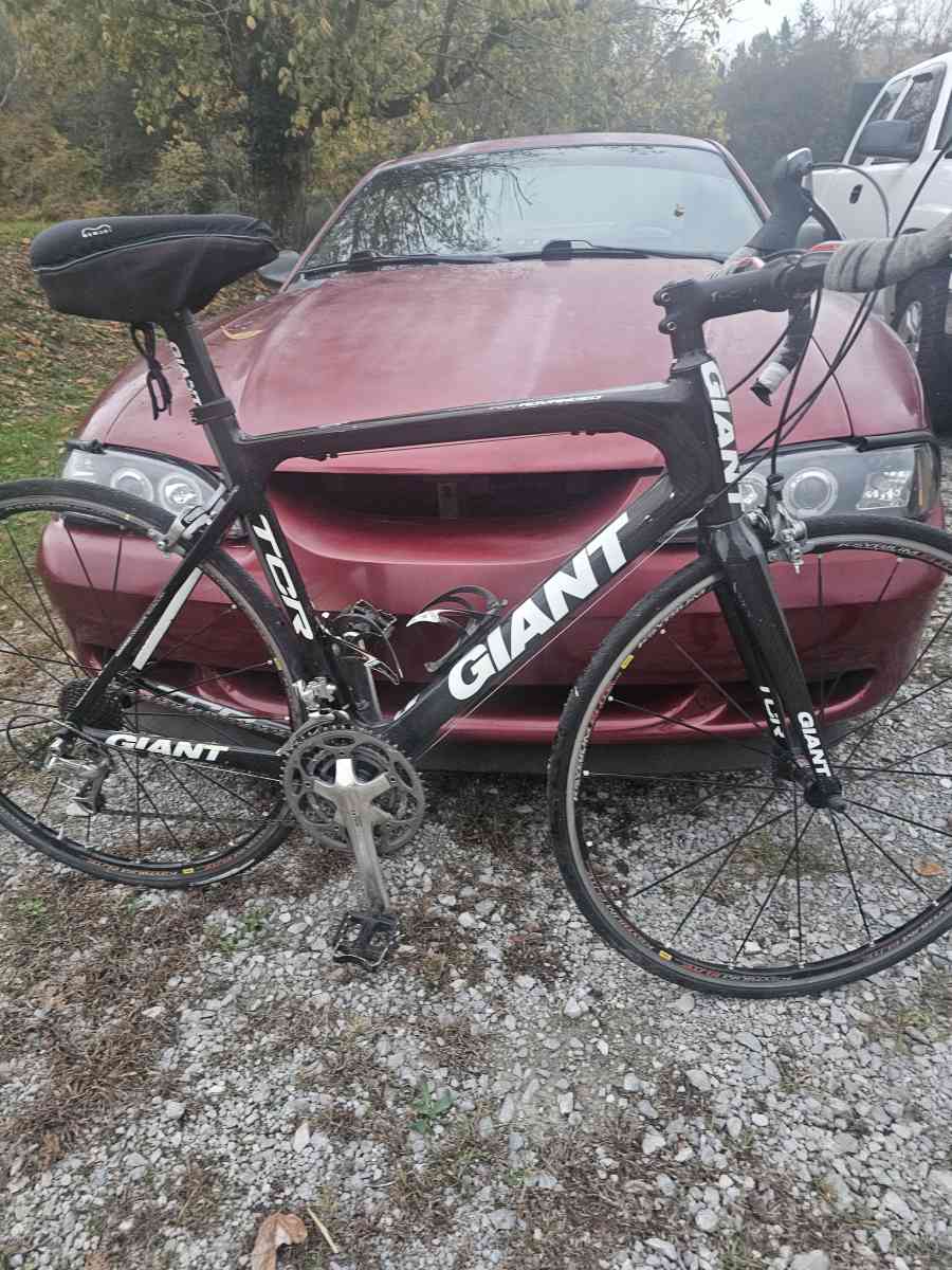 GIANT TCR ADVANCED BICYCLE - Sparta, Tennessee
