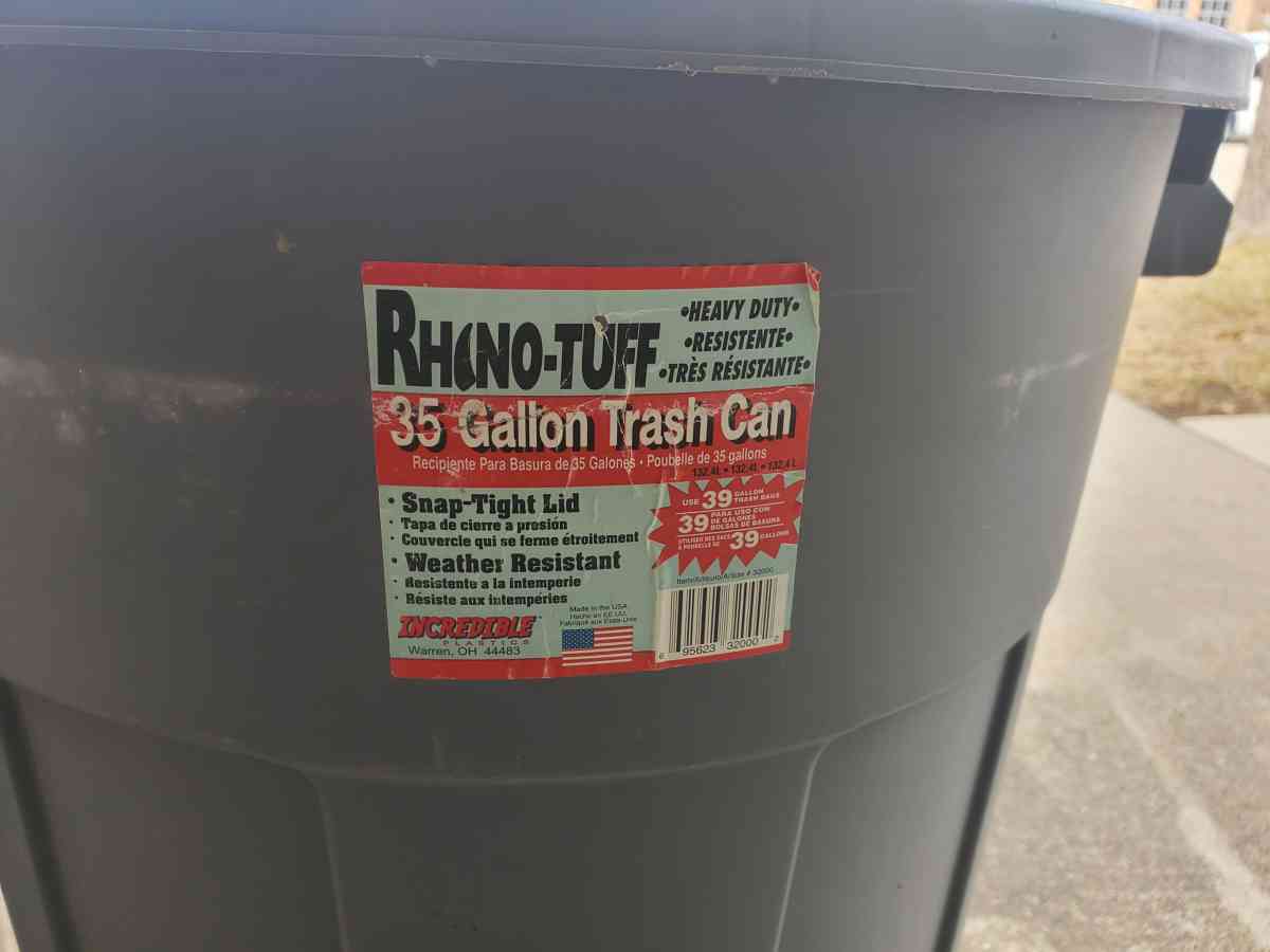 Trash Bins  35 Gallon  Set of 2 - Plano, Texas - FleaMarketBay