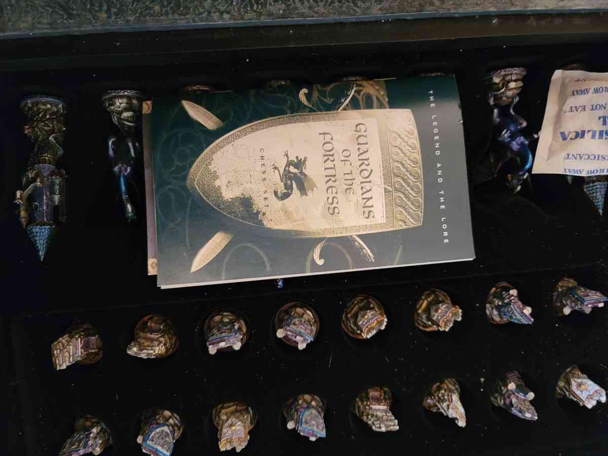 Legends of Lord of the Rings chess piece set with board - Racine, Wisconsin