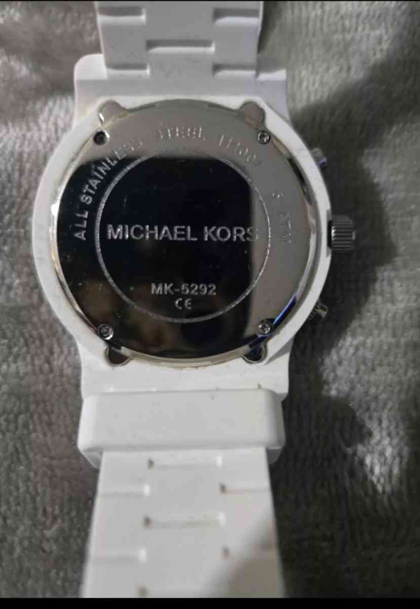 Michael Kors White Mk5292  Unisex Whatch Only Used Twice - Hialeah, Florida - FleaMarketBay