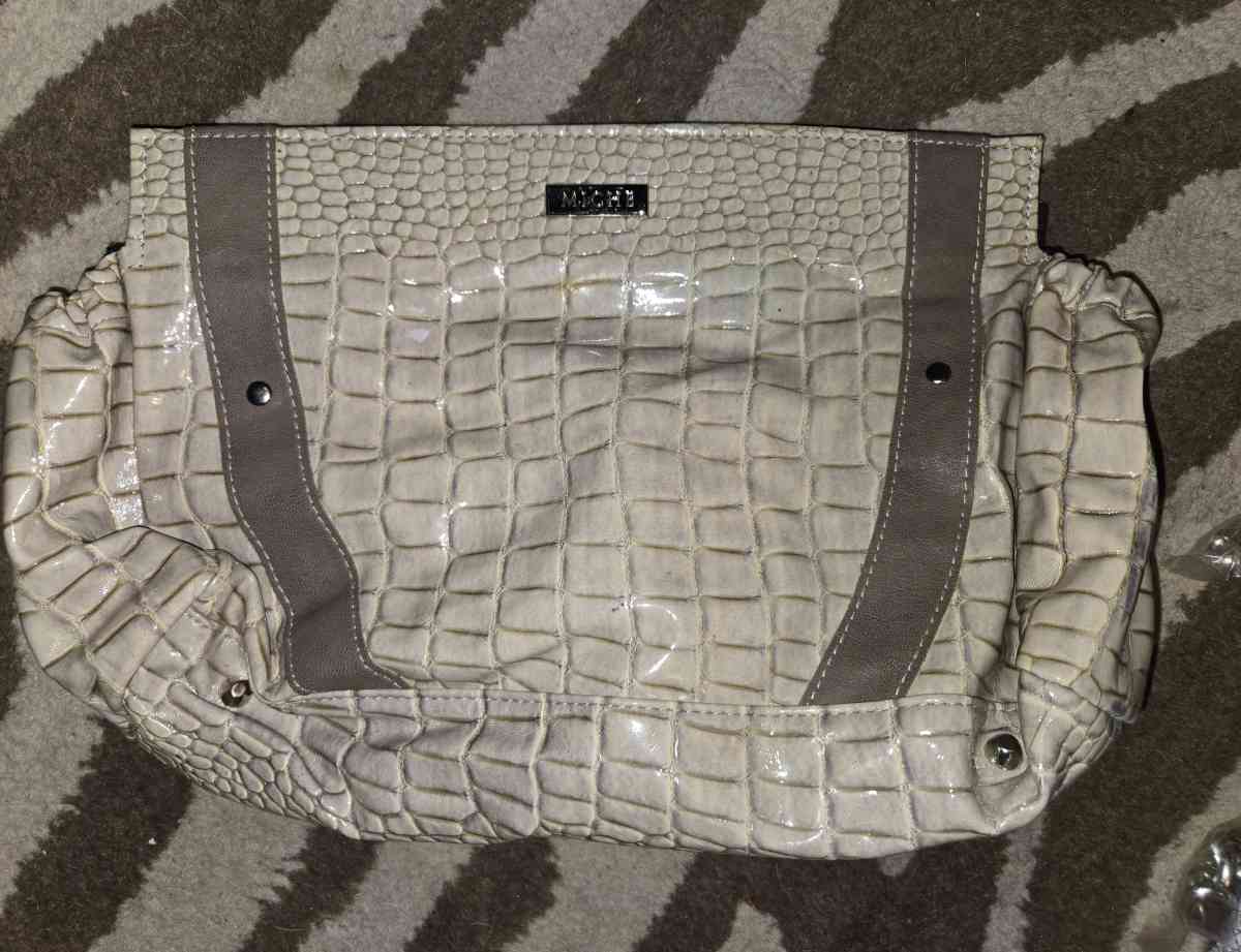 ladies shoulder purses - Corder, Missouri - FleaMarketBay