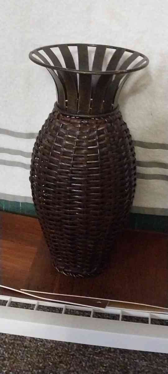 stylish wicker vaseggood condition
