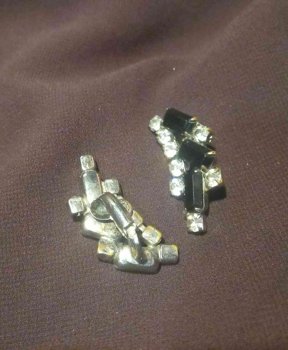clip earrings - Tacoma, Washington - FleaMarketBay