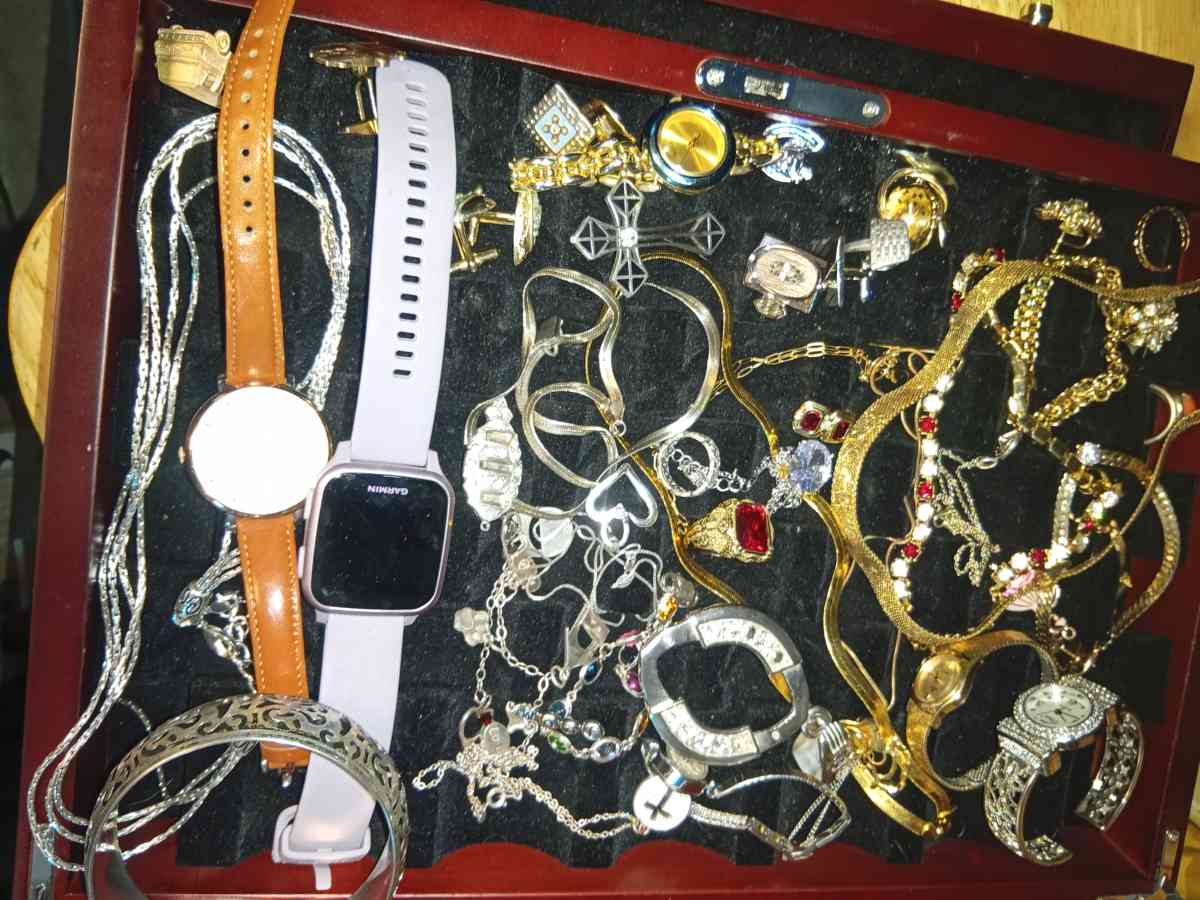 bunch of nice jewelry lots of real mostly silver - Akron, Ohio