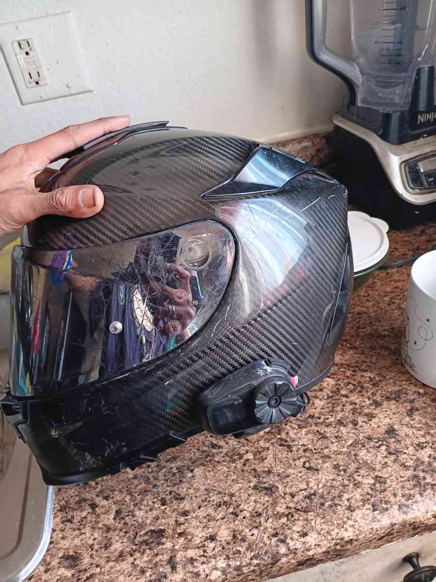 HJC 70 carbon RPHLA N218 worth 600 - Los Angeles, California - FleaMarketBay