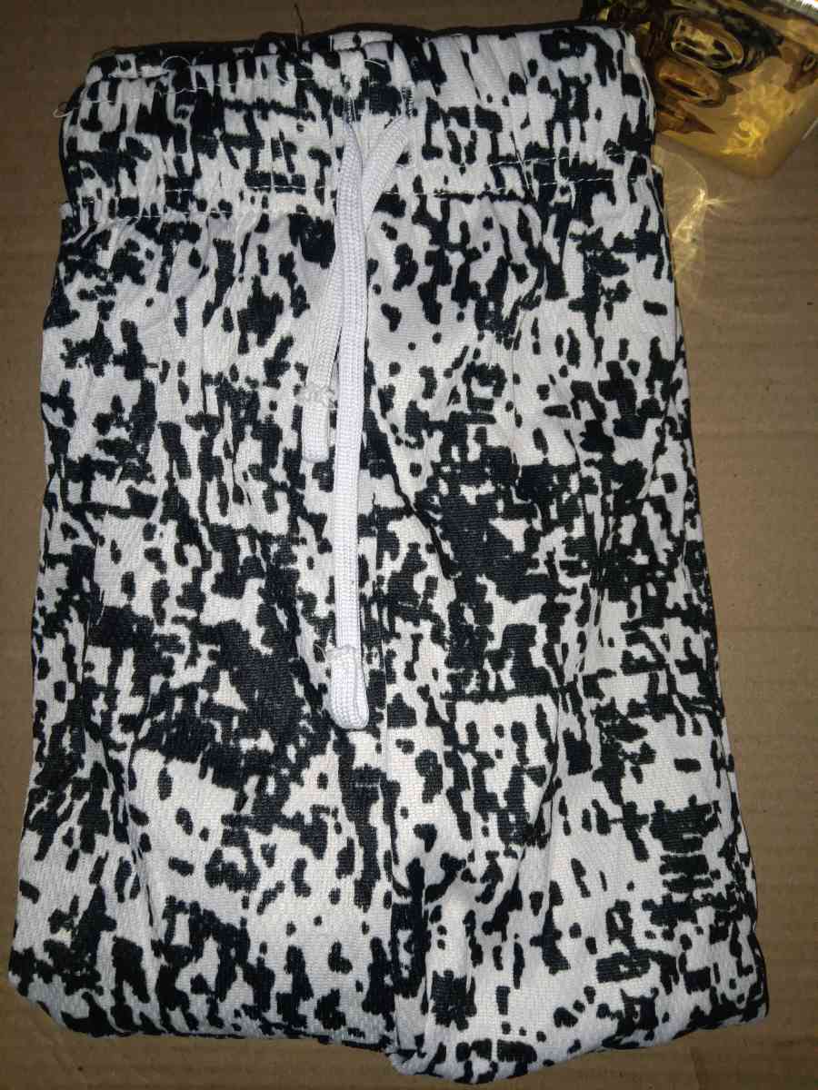 mens basketball shorts Size smallXL - Miami, Florida - FleaMarketBay