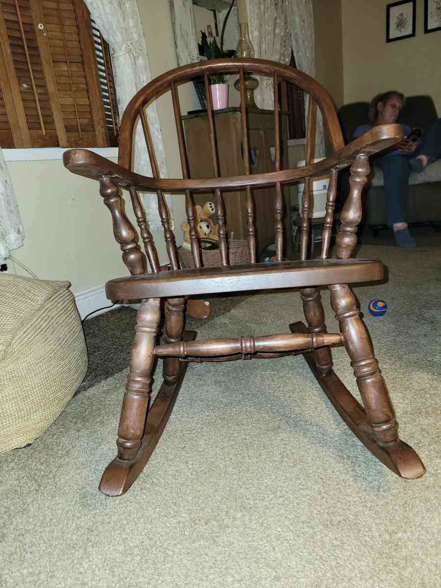 Windsor rocking chair - Columbia, Pennsylvania - FleaMarketBay