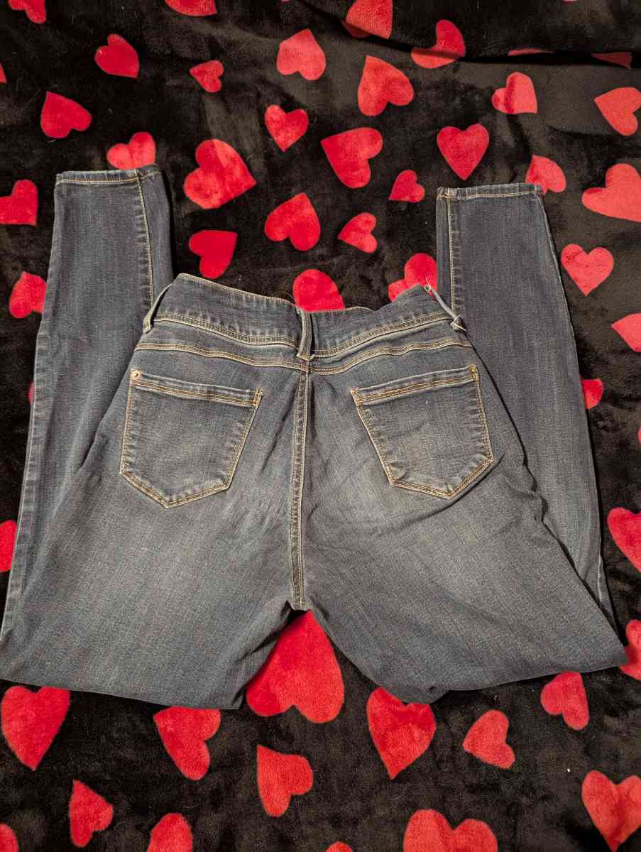 Size 9 Skinny Jeans - Joplin, Missouri - FleaMarketBay