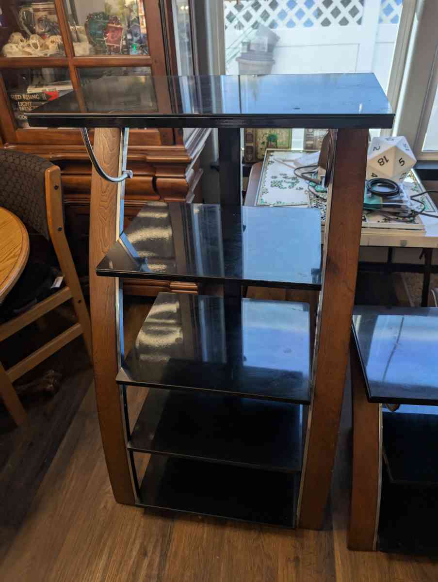 TV stands and shelves - Hillsboro, Oregon - FleaMarketBay