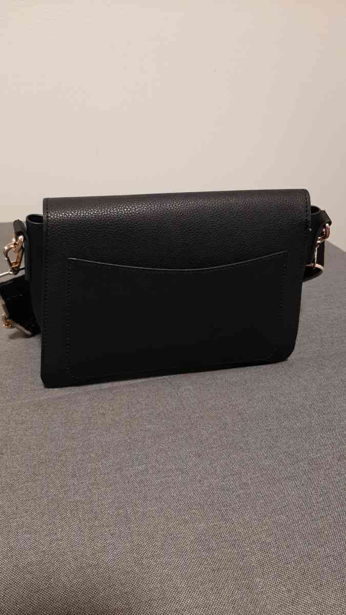 black leather purse - Lynnwood, Washington - FleaMarketBay