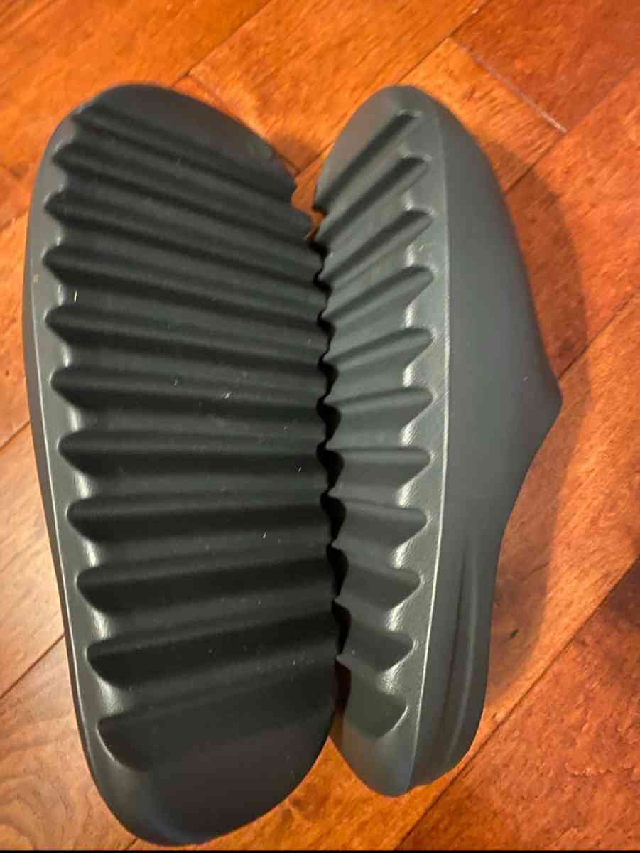 Yeezy Slide Mens Size 11 Onyx - Kenilworth, New Jersey - FleaMarketBay