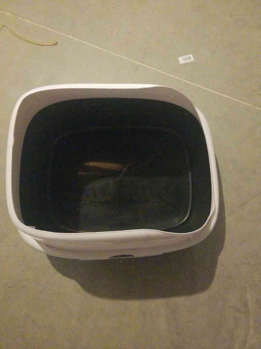 Litter Box - Middletown, Ohio - FleaMarketBay