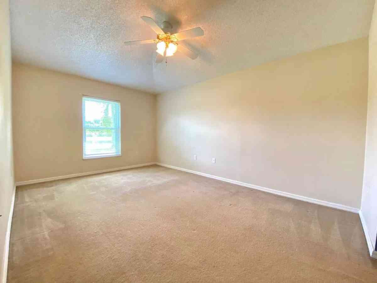 Home For Rent 3 Bedroom 2 Bathroom - Orlando, Florida - FleaMarketBay