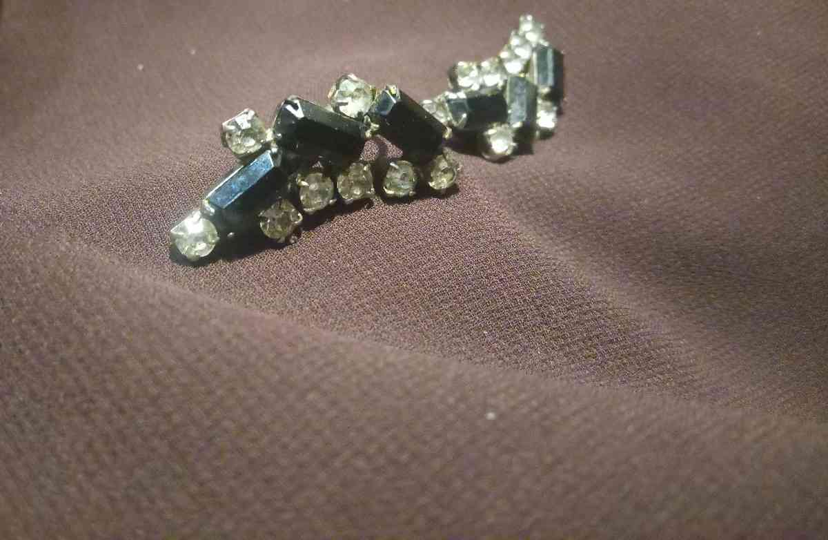 clip earrings - Tacoma, Washington - FleaMarketBay