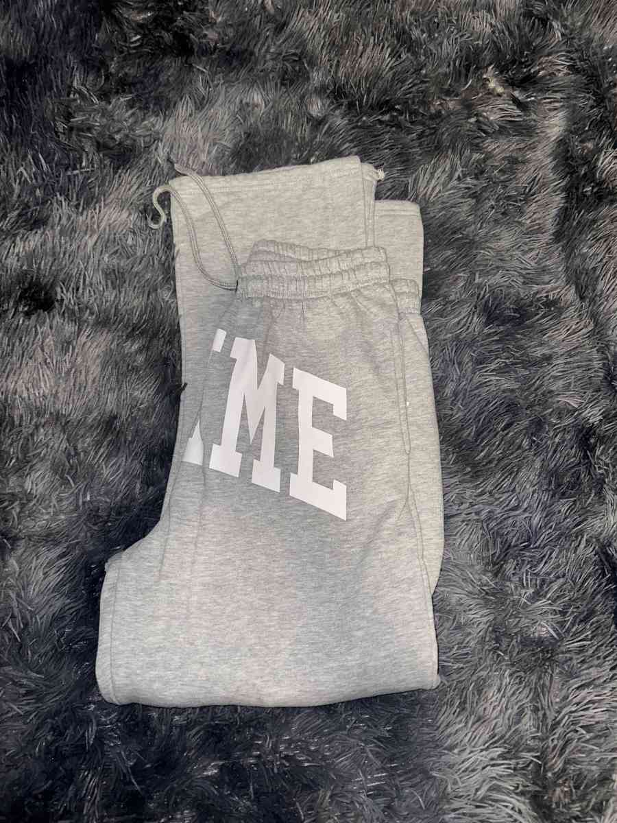 Grey sweatpants - Fall River, Massachusetts - FleaMarketBay