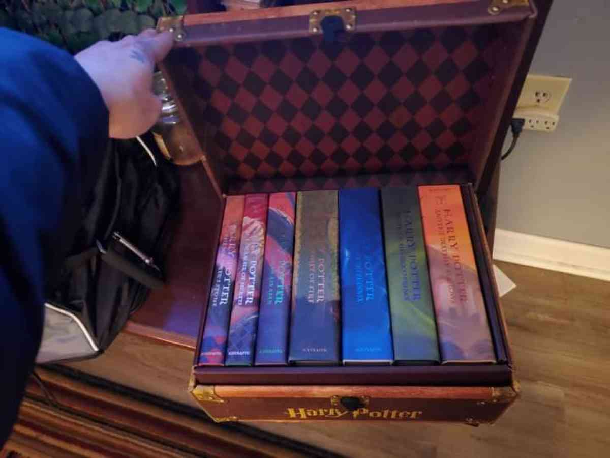 Harry Potter Book Chest - Clarksburg, West Virginia - FleaMarketBay