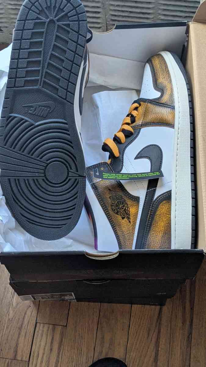 official sneakers - Brooklyn, New York - FleaMarketBay