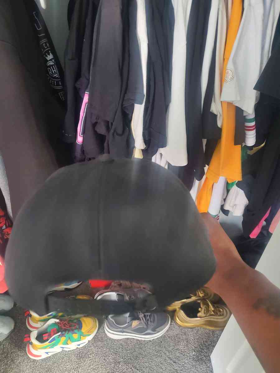 Moschino snapback - Chester, Virginia - FleaMarketBay