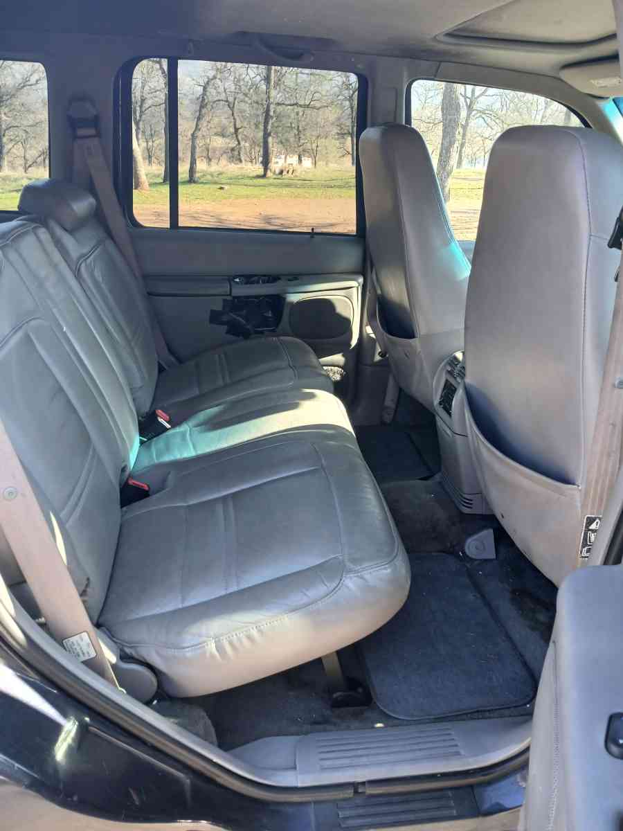 2000 Ford Explorer 2WD V6 40Liter - Stockton, California - FleaMarketBay