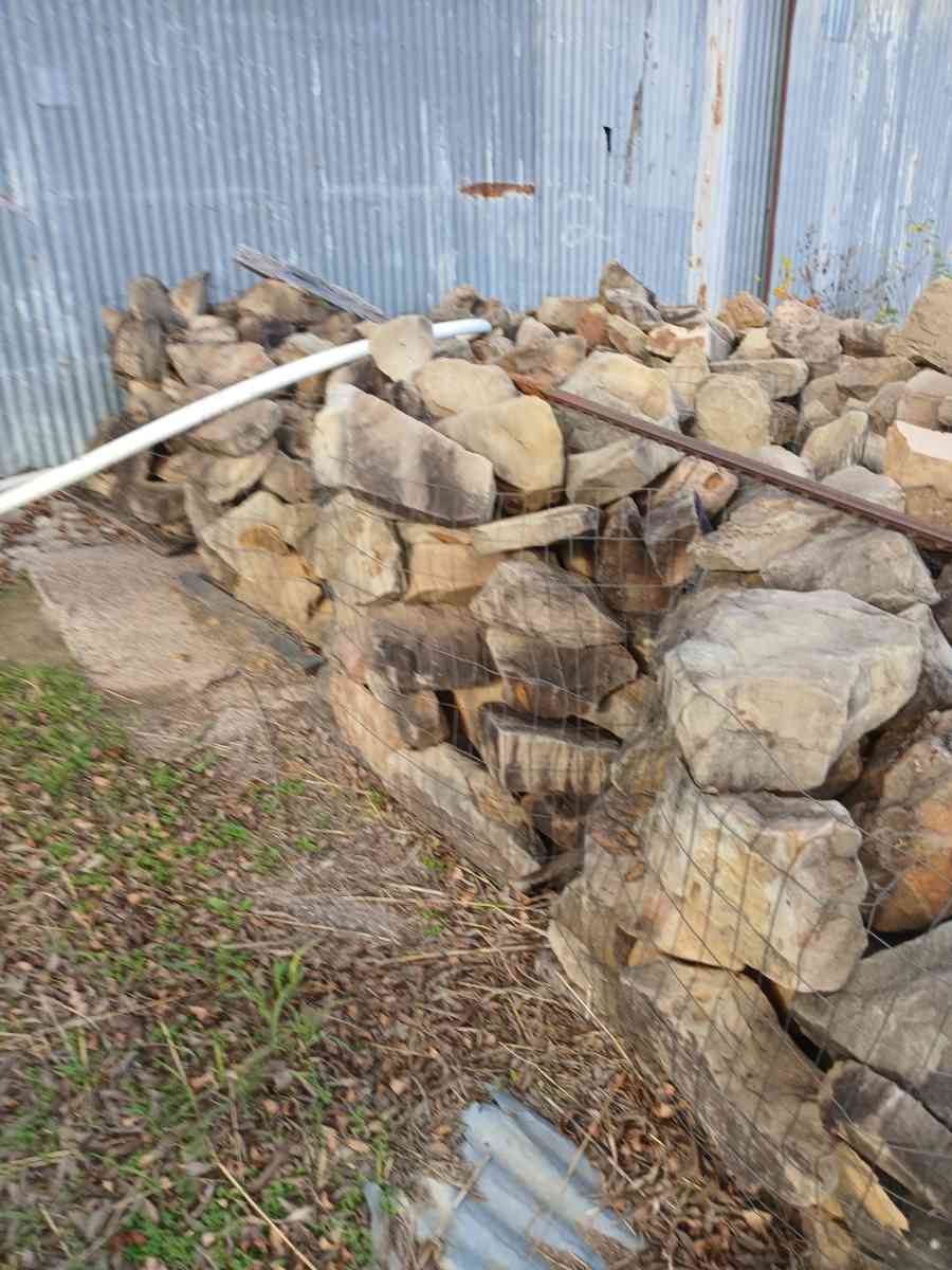 8 pallets of landscaping stones - Alvarado, Texas - FleaMarketBay