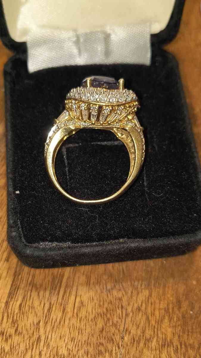 Stunning Cocktail Ring - Greenville, Illinois - FleaMarketBay