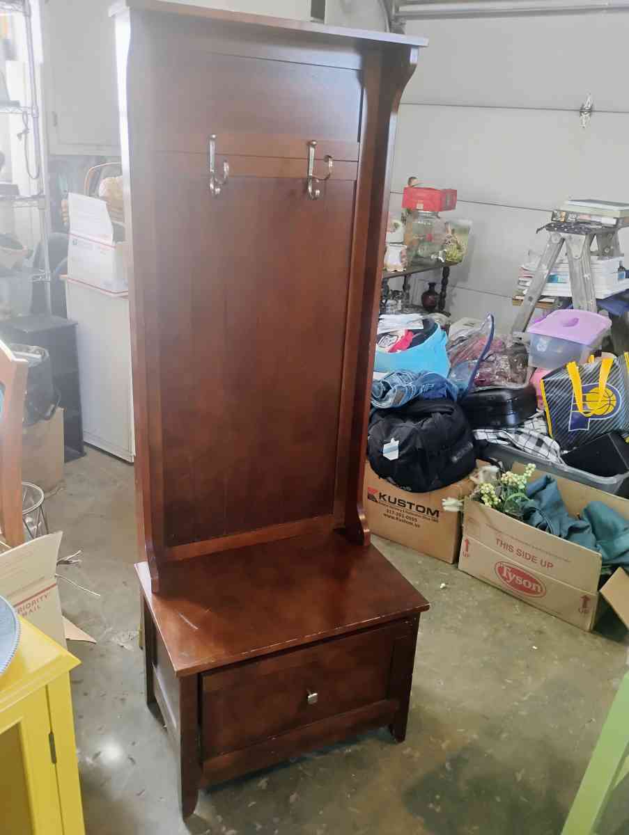 coat cabinet - Indianapolis, Indiana - FleaMarketBay