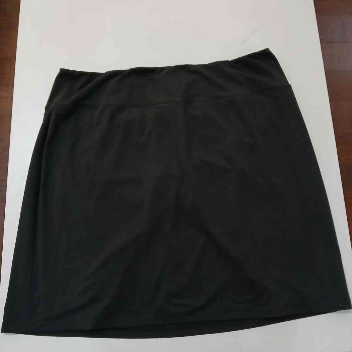 Chic Black Skort for Women Size 24 - Indianapolis, Indiana - FleaMarketBay