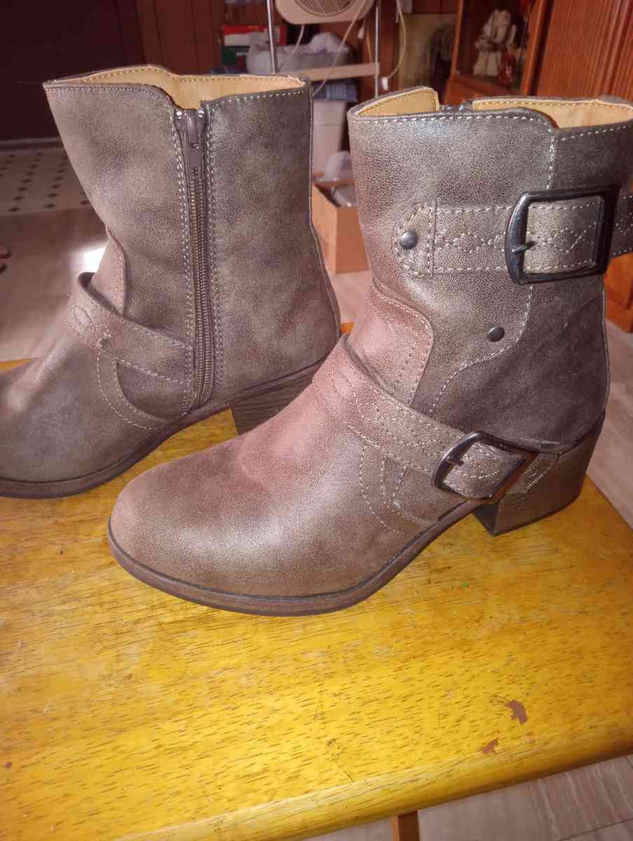 Womens Boots - San Antonio, Texas - FleaMarketBay