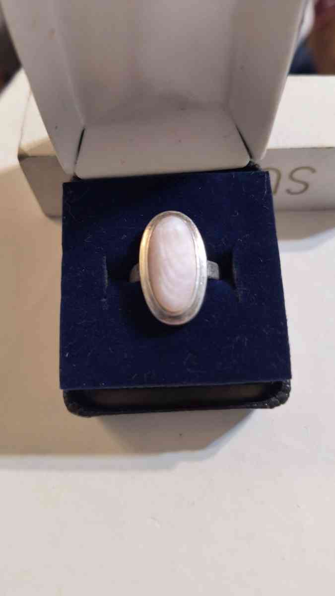 Vintage Avon Mother of Pearl Ring - Greenville, Illinois - FleaMarketBay