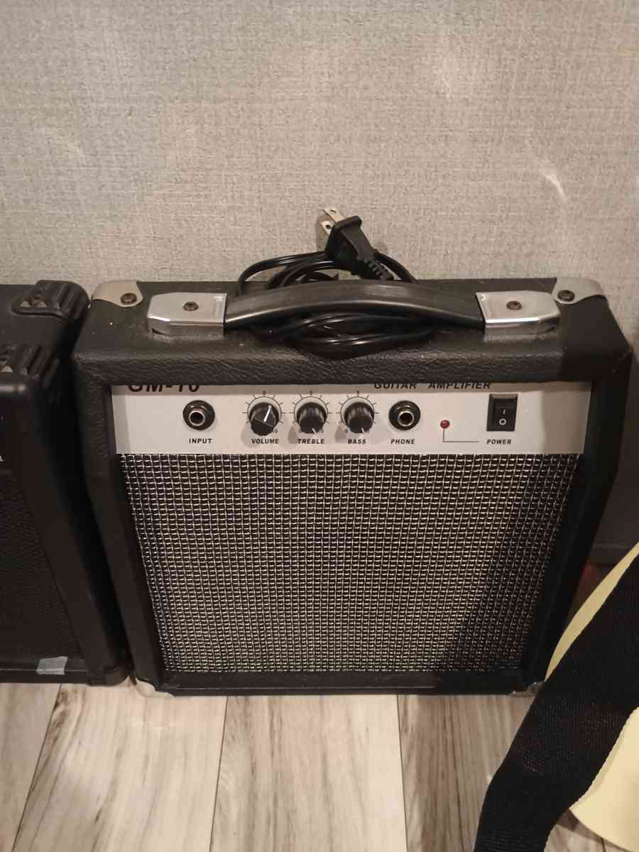 guitar and 3 amps - Irvington, Alabama - FleaMarketBay