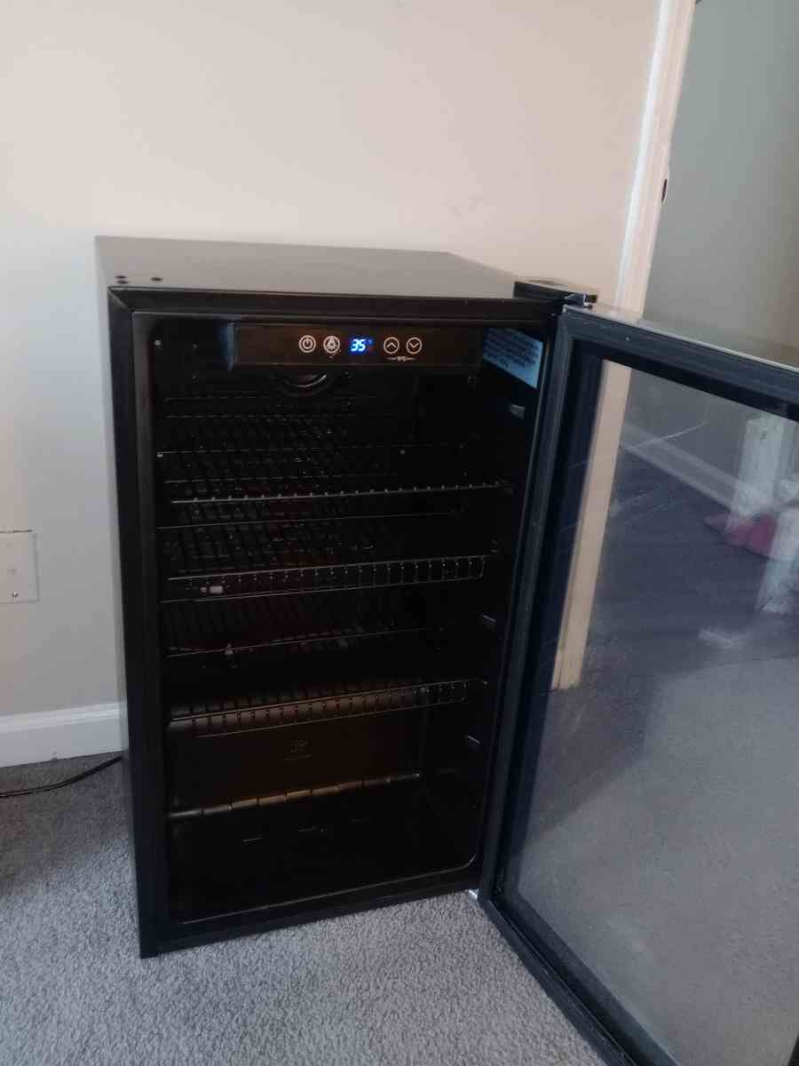 Mini Fridge with Glass Door - Ellenwood, Georgia - FleaMarketBay