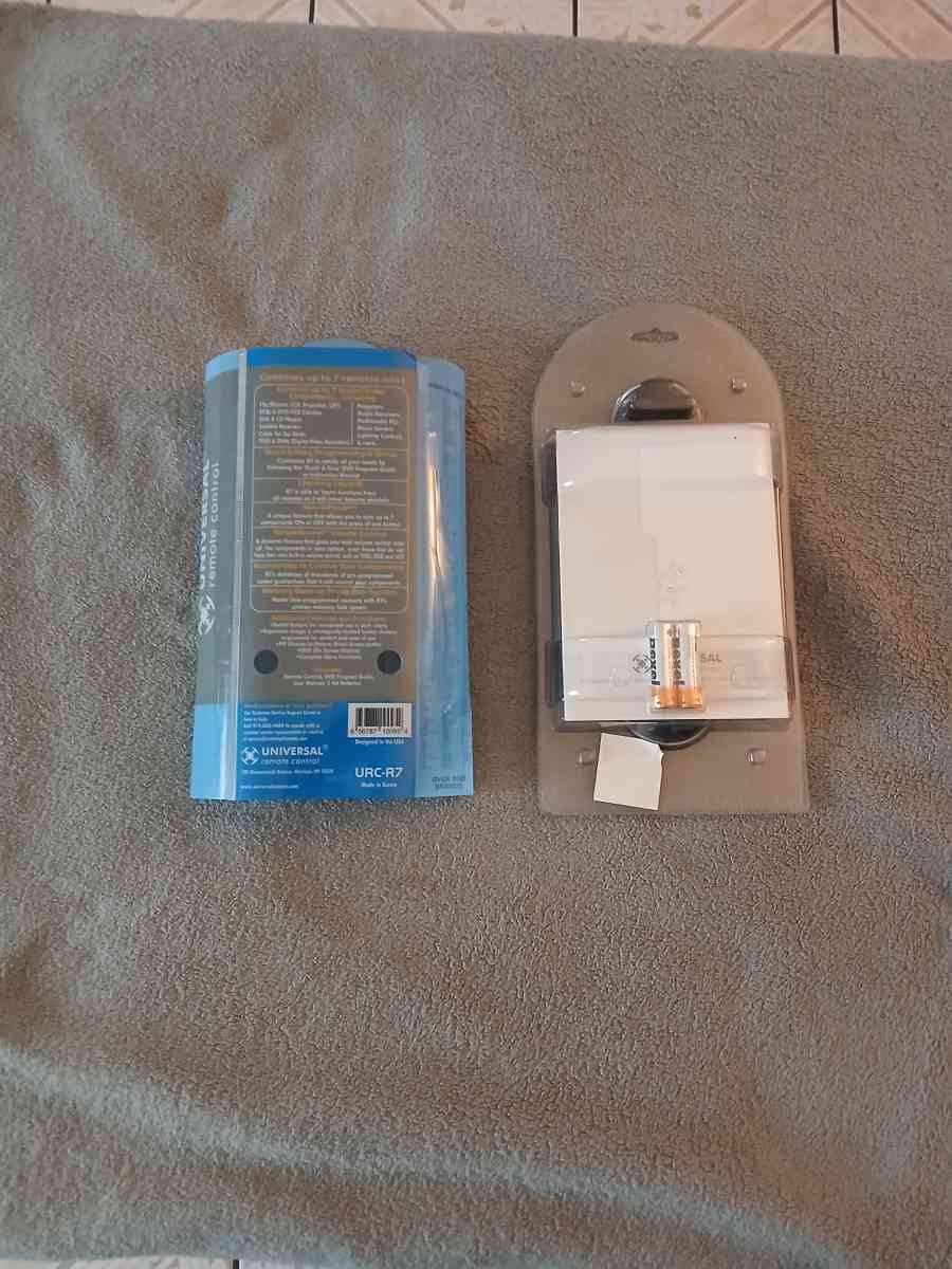 Universal Remote Control URC R7 DVD - North Hollywood, California - FleaMarketBay