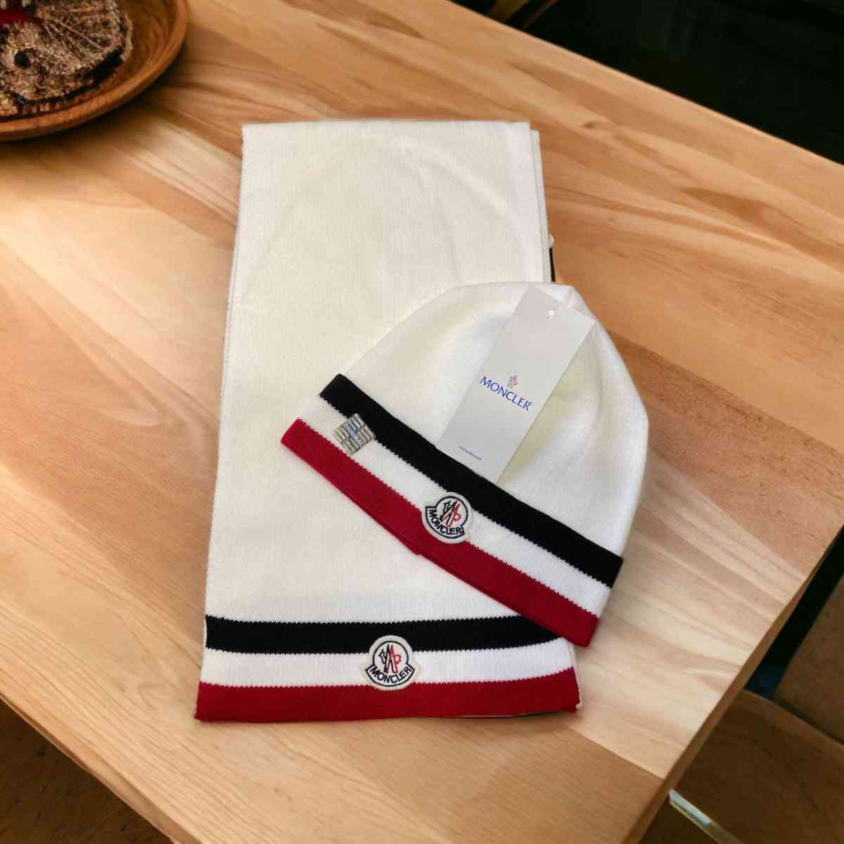 scarf and hat - Norfolk, Virginia - FleaMarketBay