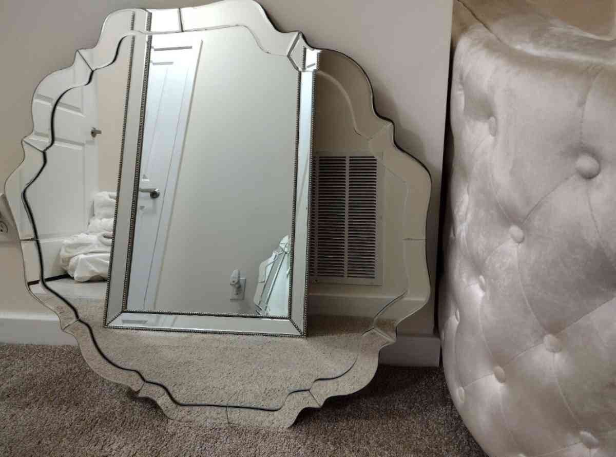 unique shape mirror - Voorhees, New Jersey