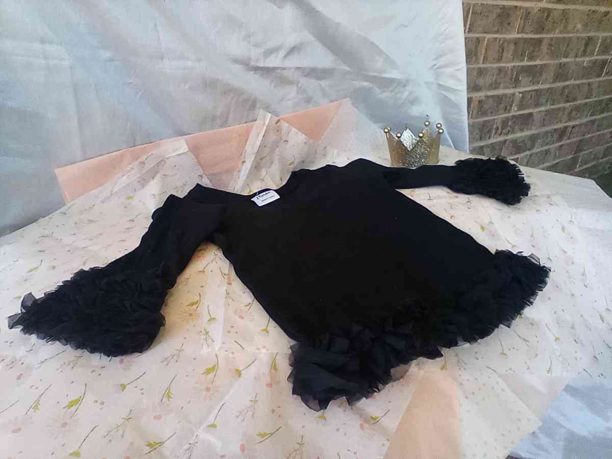 Girls Blk Ruffles on bottom and cuff of wrist - Dallas, Texas - FleaMarketBay