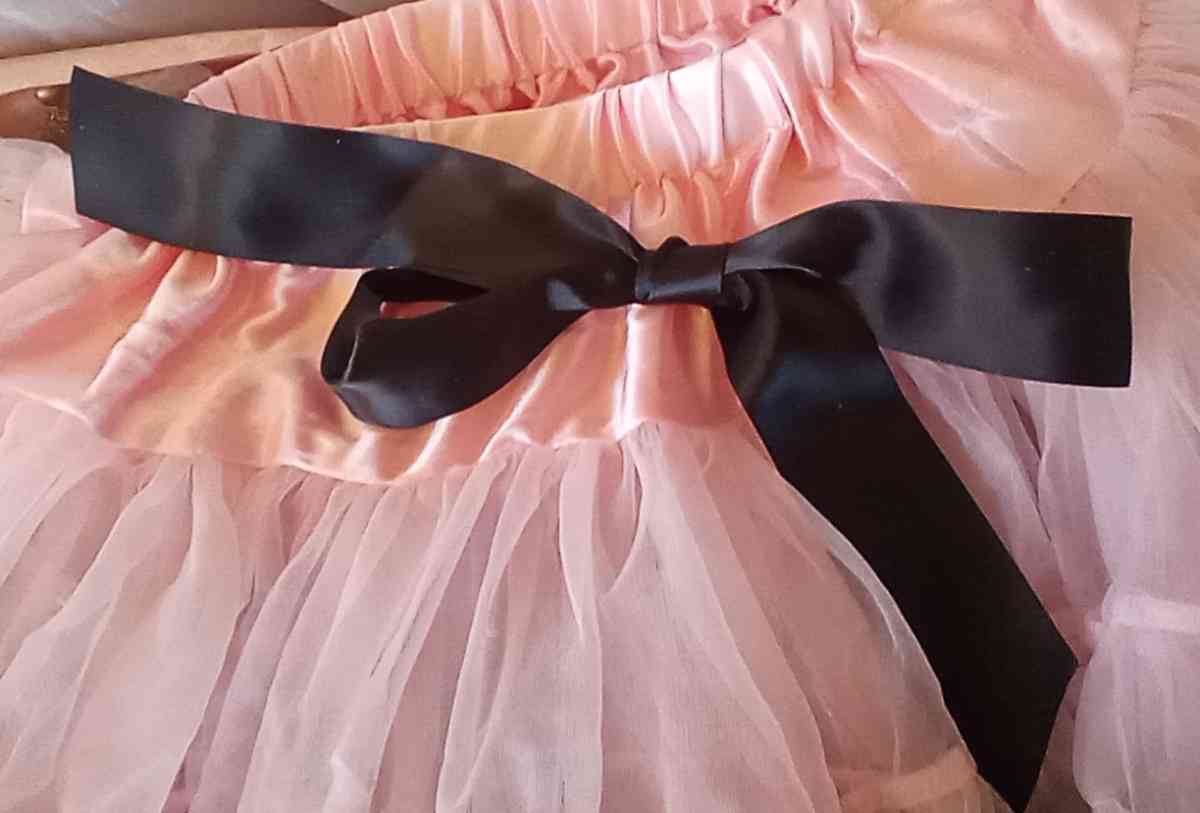 4 to 5yrs Lt Pink TuTu Pettiskirt NWT Button Cinchers - Dallas, Texas - FleaMarketBay