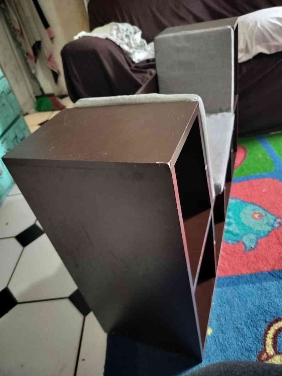 Cushioned seat bookshelf - Miami, Florida - FleaMarketBay