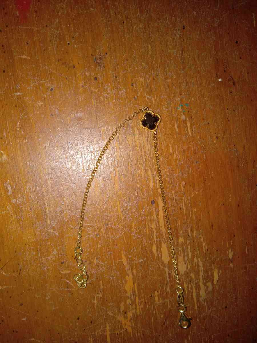 Cloverleaf design bracelet - Wilmington, North Carolina - FleaMarketBay