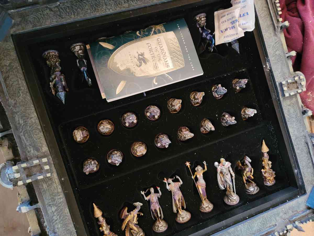 Legends of Lord of the Rings chess piece set with board - Racine, Wisconsin - FleaMarketBay
